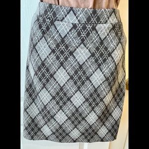 Loft plaid pull on above knee skirt